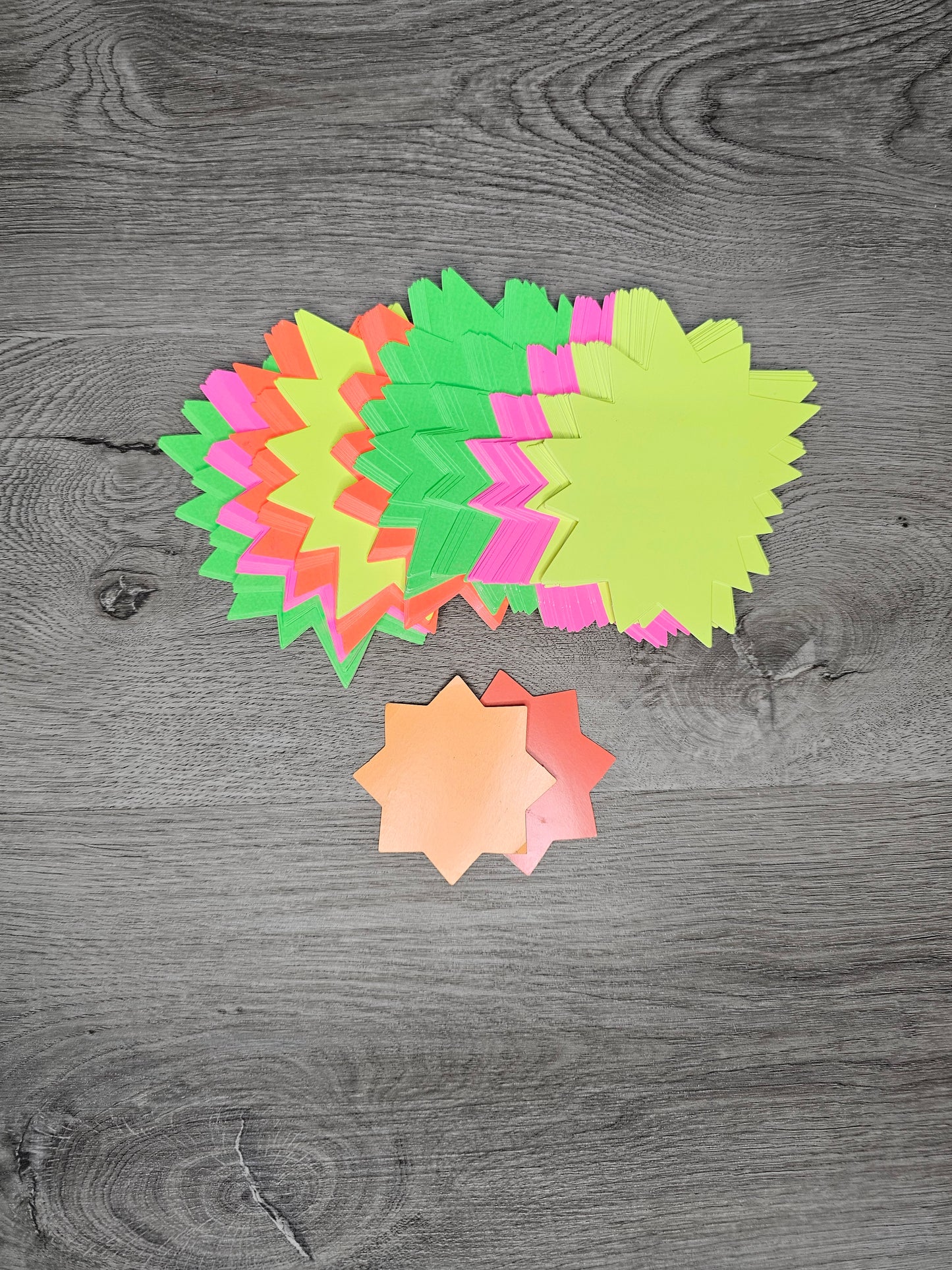 BURST SIGNS 100 PIECES 25 OF YELLOW, ORANGE, GREEN,PINK..... 98 PCS 5"X3.5". 2PCS 3"