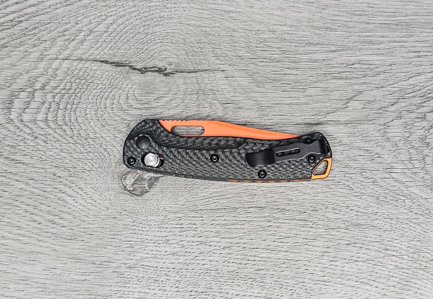 B-USA 15533or-01 M*NI TAGGED OUT CARBON FIBER W/ ORANGEBLADE KNIFE. MADE on a BENCH in Oregon