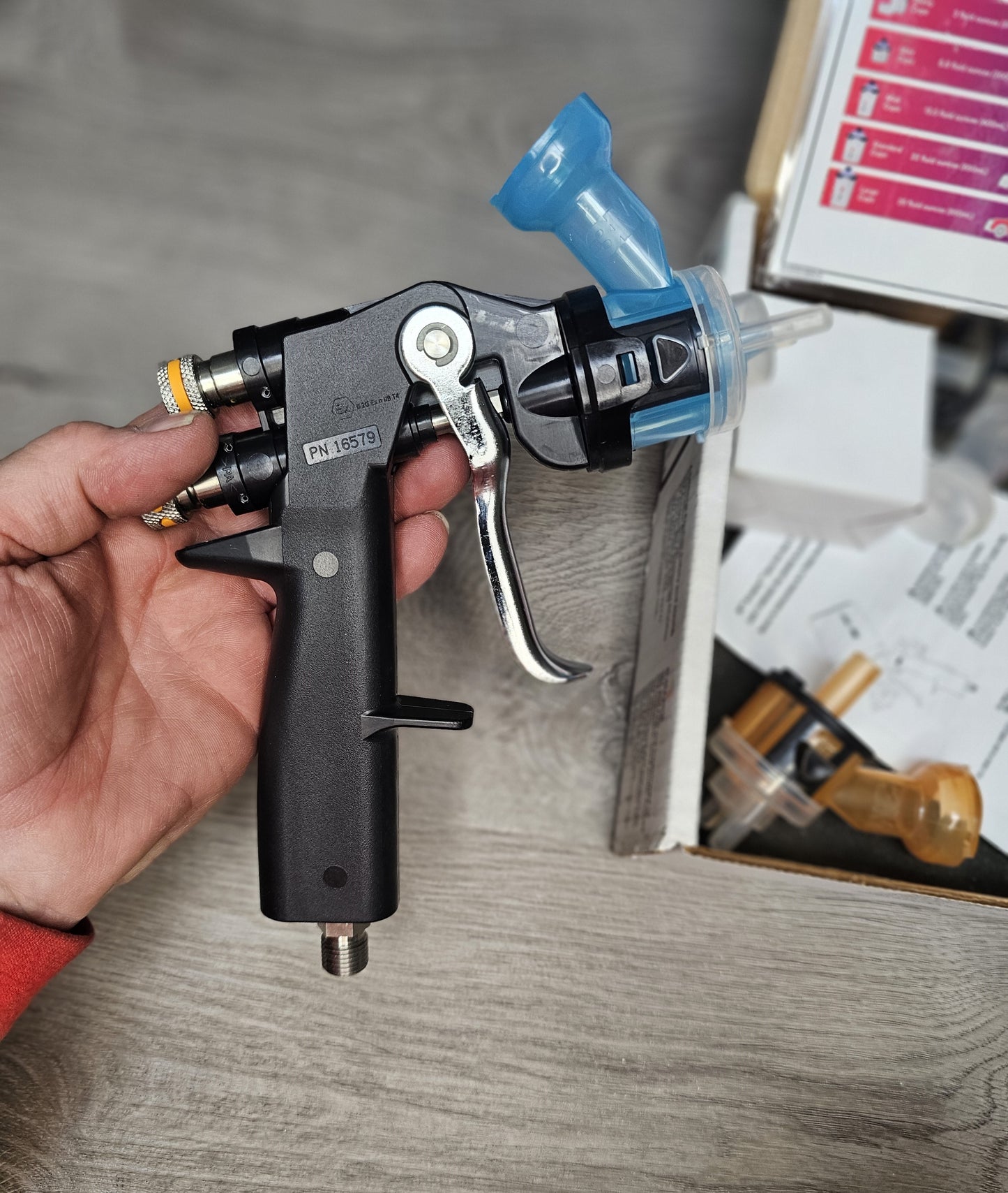 3M ACCUSPRAY ONE PAINT GUN TRUCK WORN BOX GUN IS BRAN NEW 5 TIP SIZES INCLUDED