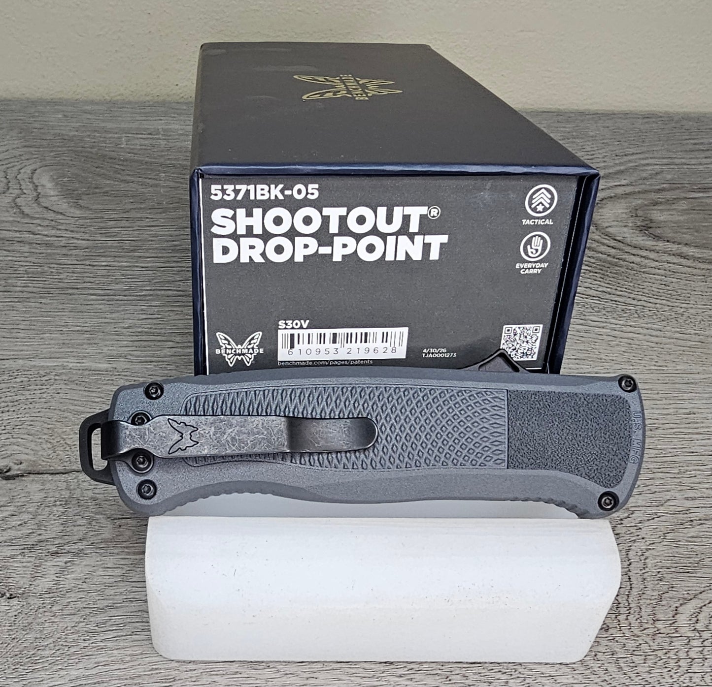 B-USA 5371BK-05 SHO*TOUT DARK GRAY DROP POINT OTF MADE on a BENCH in Oregon