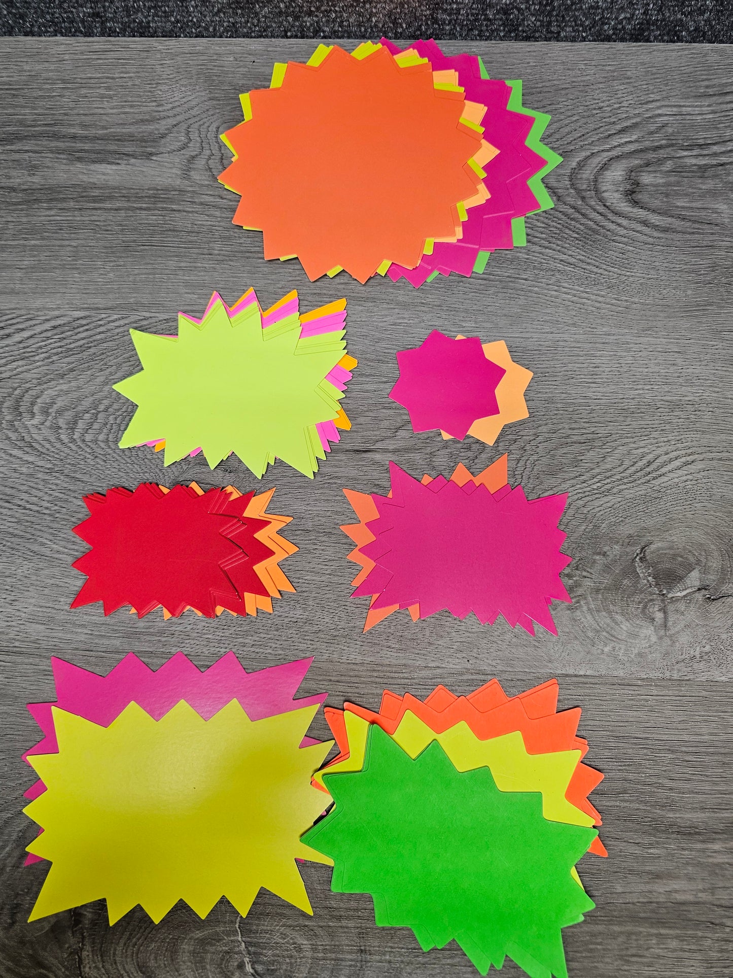 50 ASSORTED BURST SIGNS RED, YELLOW, ORANGE, GREEN, PINK SIZES FROM 2.5"- 6"