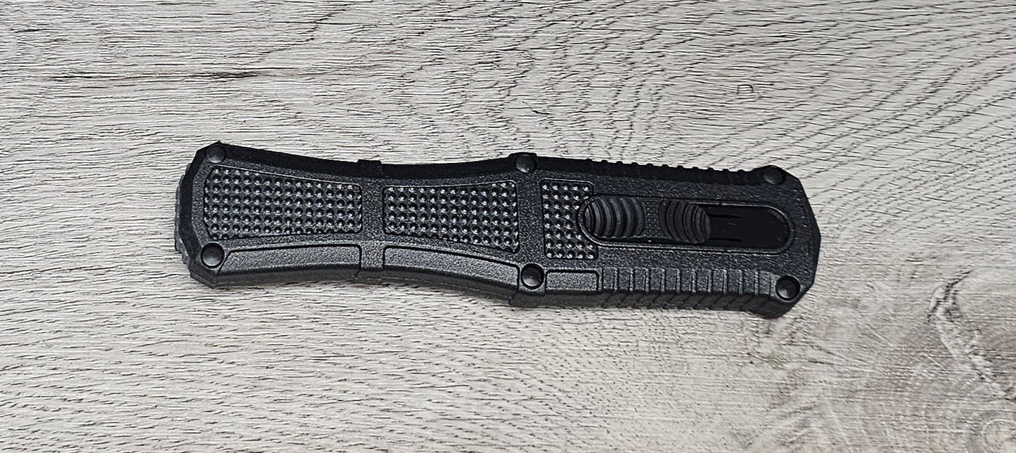 B-USA 3370GY CLAYM*RE OTF KNIFE BLACK DAGGER. MADE on a BENCH in Oregon