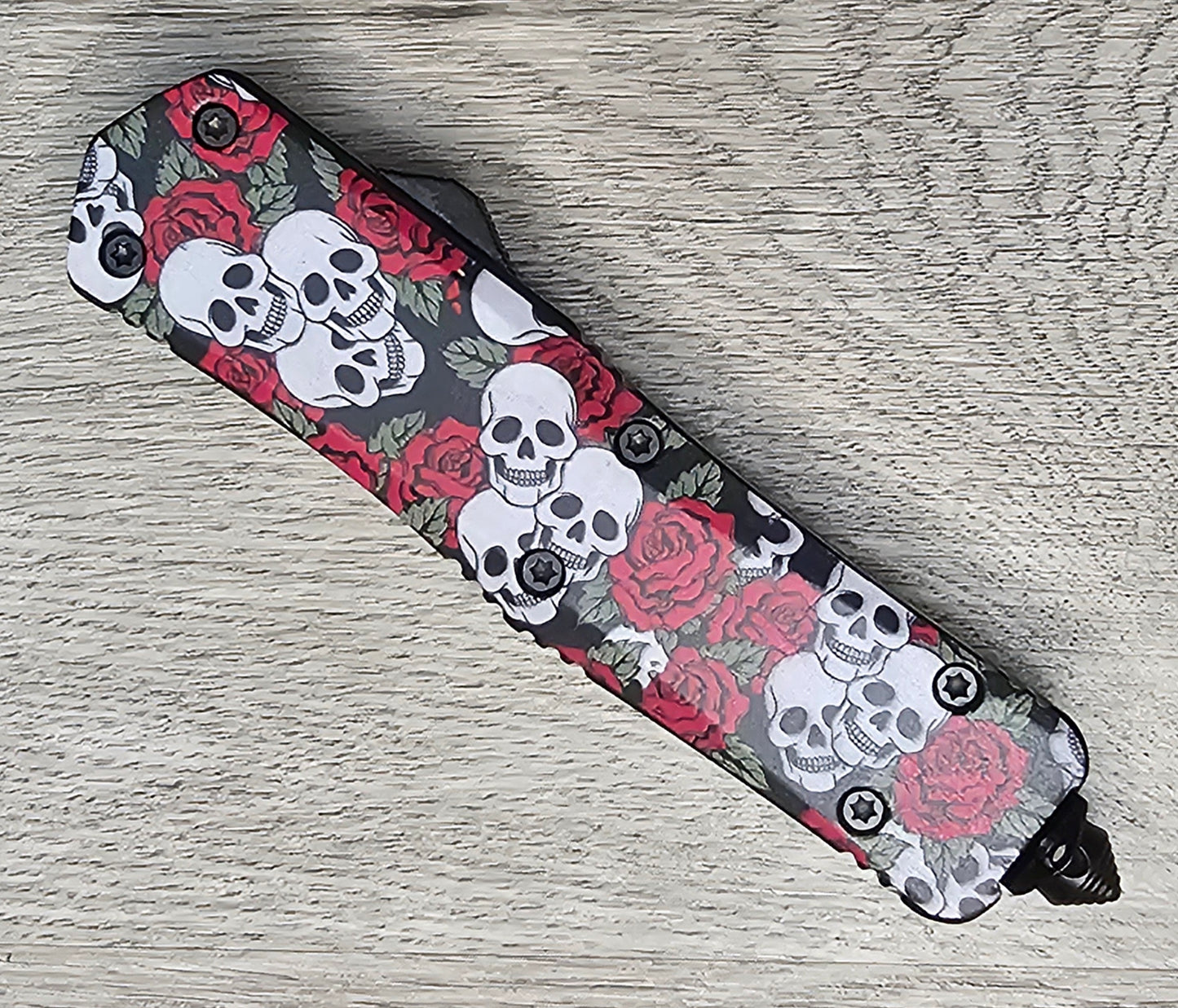 ESSENTIAL KNIVES "THE ESSENTIAL 9" SKULLS N ROSES Out The Front Knife Tanto Blade