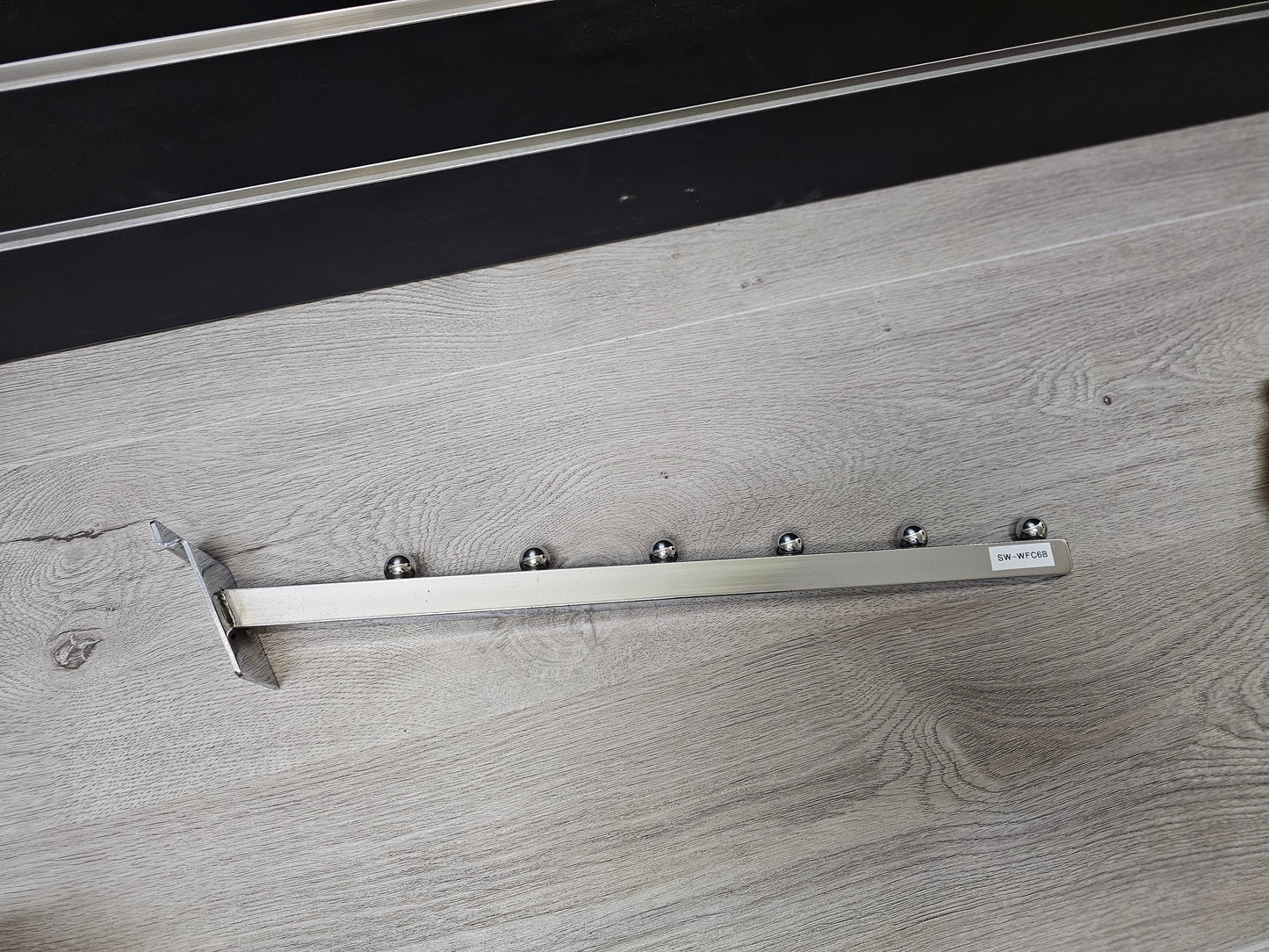 CHROME WATERFALL WITH 6 TOP MOUNTED BALLS # SW-WFC6B FOR SLATWALL