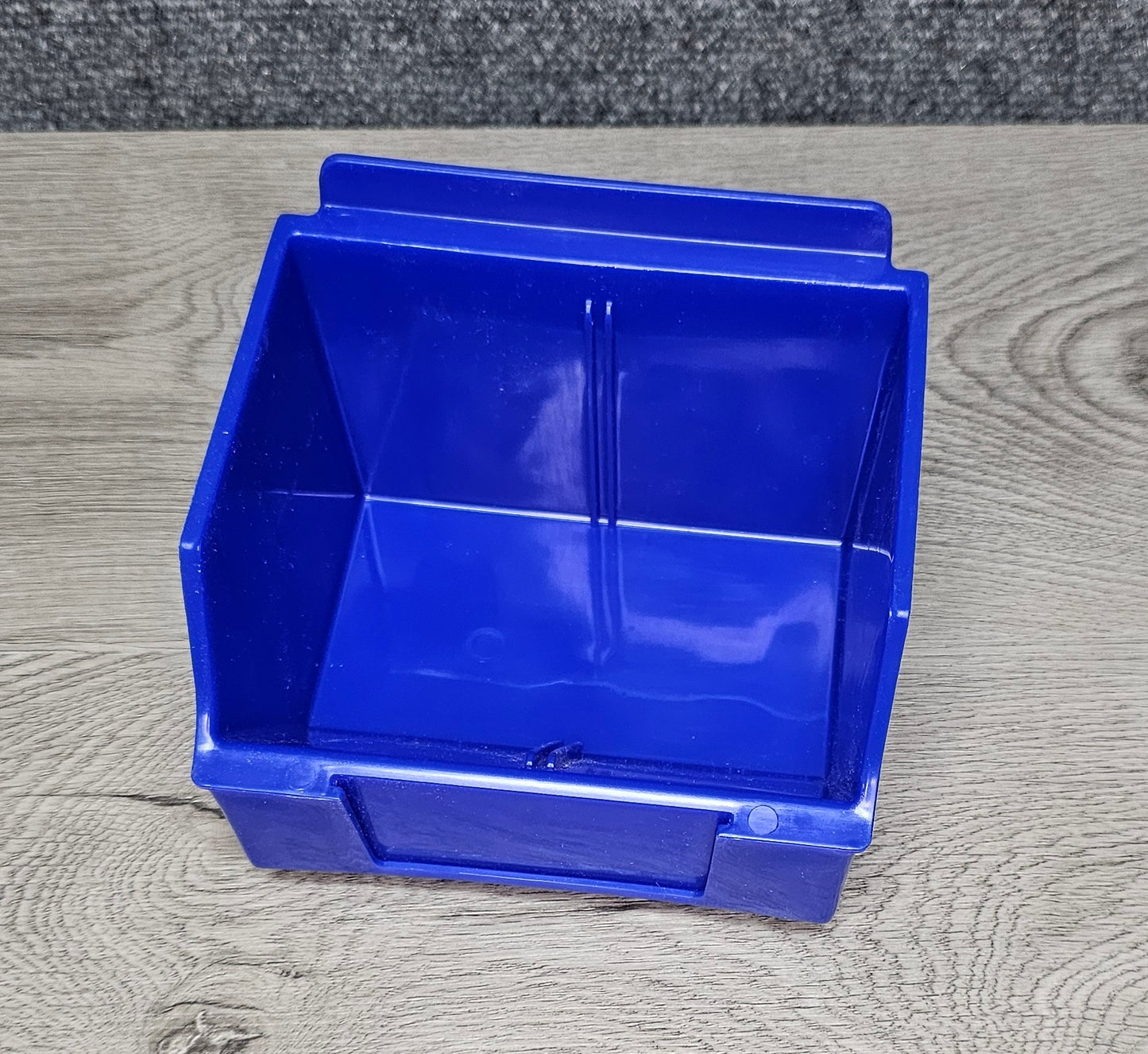 BLUE PLASTIC BOX "STANDARD" FOR SLATWALL & PEGBOARD (W/ ADAPTER NOT INCLUDED) 4.65"d x 5.5"w x 3.35"h # SW-SB55 BLU