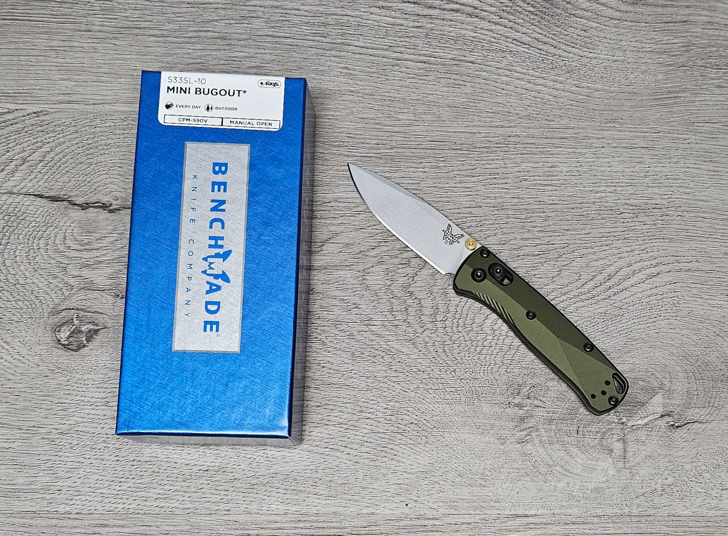 B-USA 533SL-10 MIN* BUGOUT GREEN ALUMINUM MADE on a BENCH in Oregon