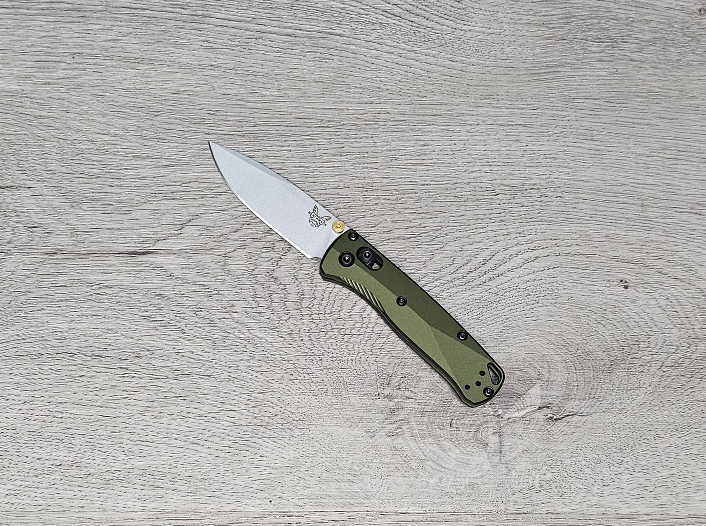 B-USA 533SL-10 MIN* BUGOUT GREEN ALUMINUM MADE on a BENCH in Oregon