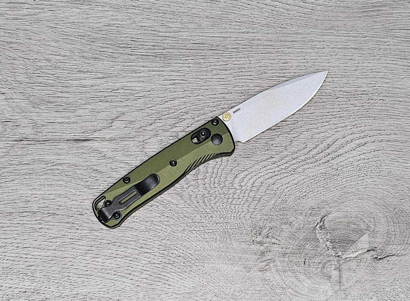 B-USA 533SL-10 MIN* BUGOUT GREEN ALUMINUM MADE on a BENCH in Oregon