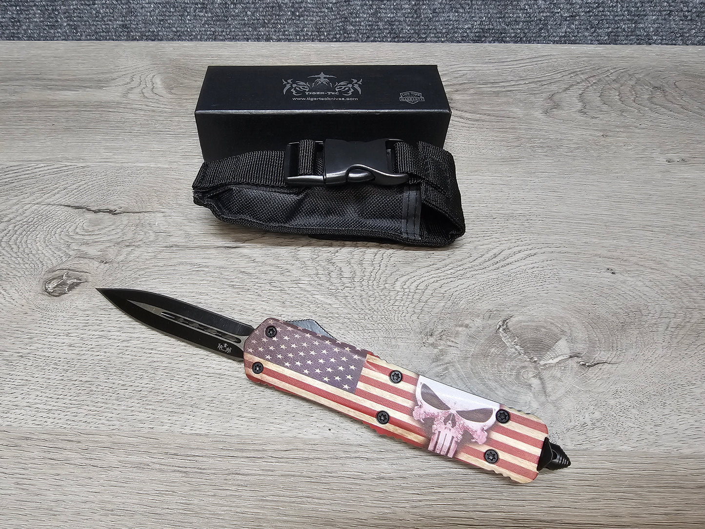 Tiger Tec Warrior "PUNISHER SKULL US FLAG " Out The Front Knife Dagger Blade