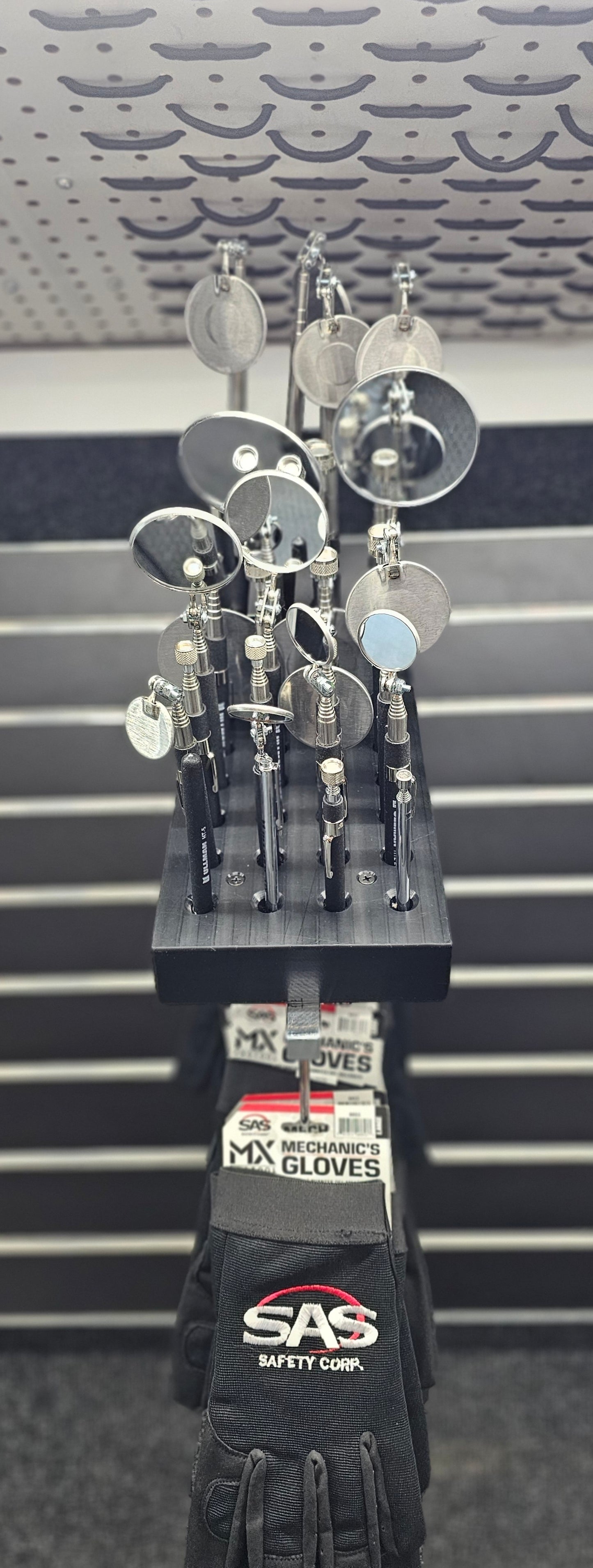 MAGNET & MIRROR HOLDER WATERFALL WITH 5 HOOKS (FOR SLATWALL) SWWF-MM