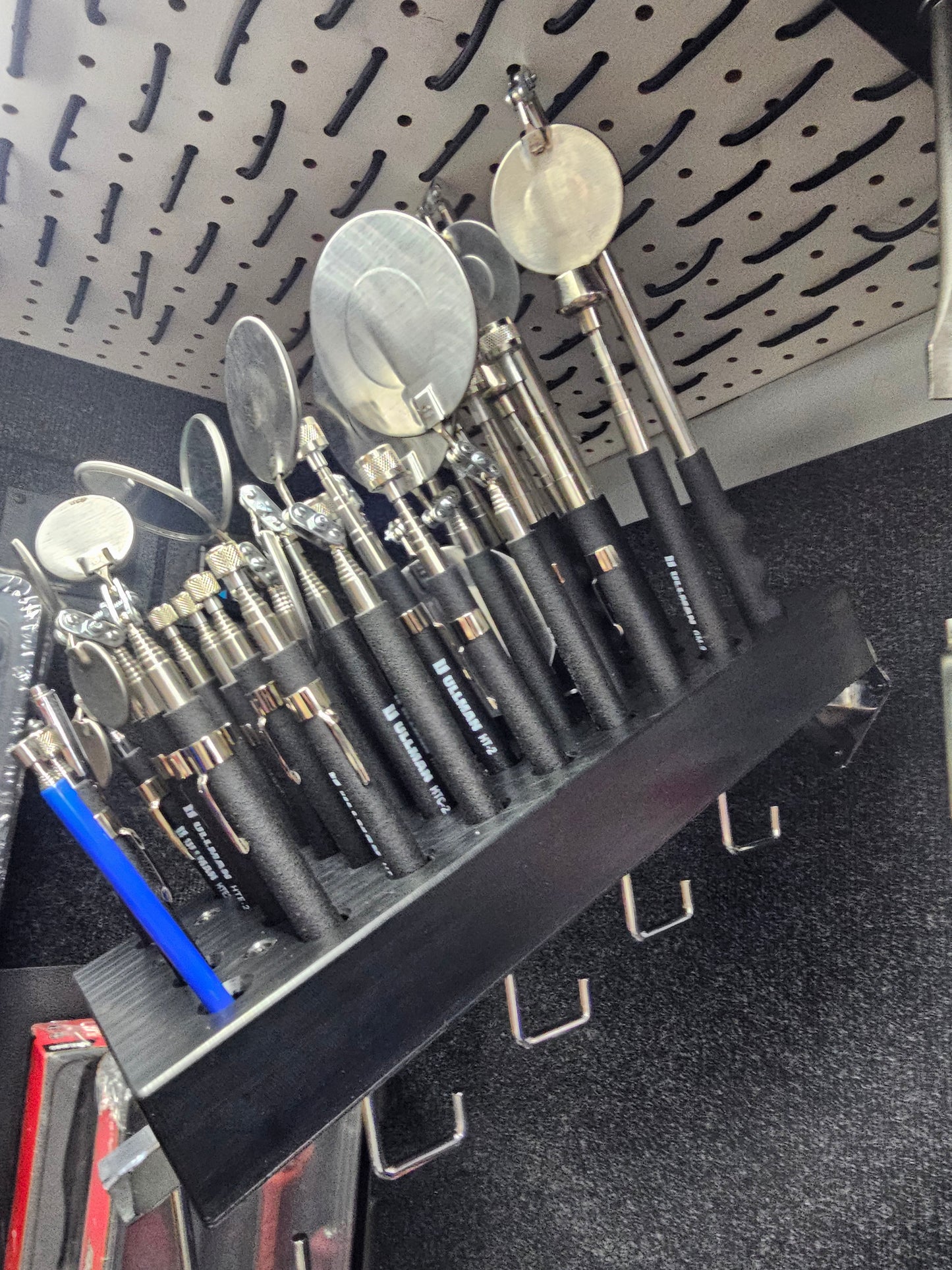 MAGNET & MIRROR HOLDER WATERFALL WITH 5 HOOKS (SCREW MOUNT) WF-MMSM