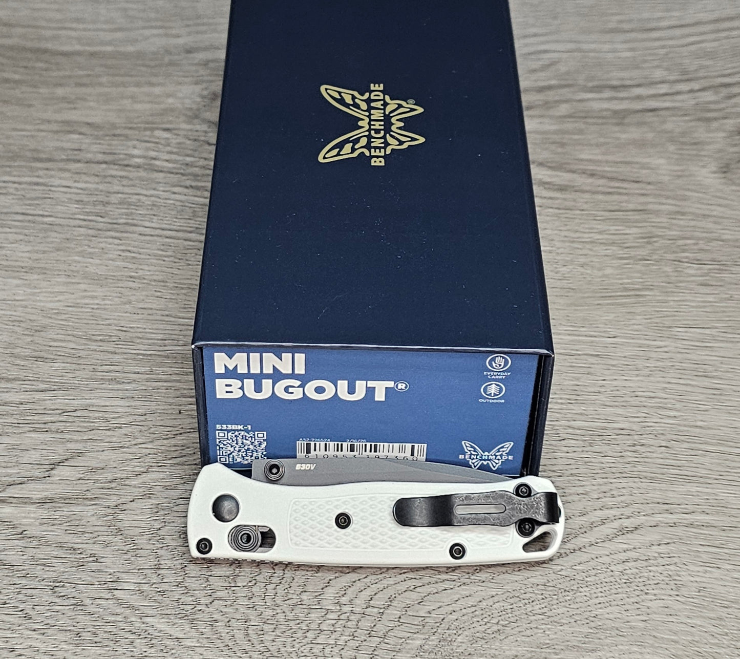 B-USA 533-BK-1  MIN*  BUGO*T  WHITE  MADE on a BENCH in Oregon