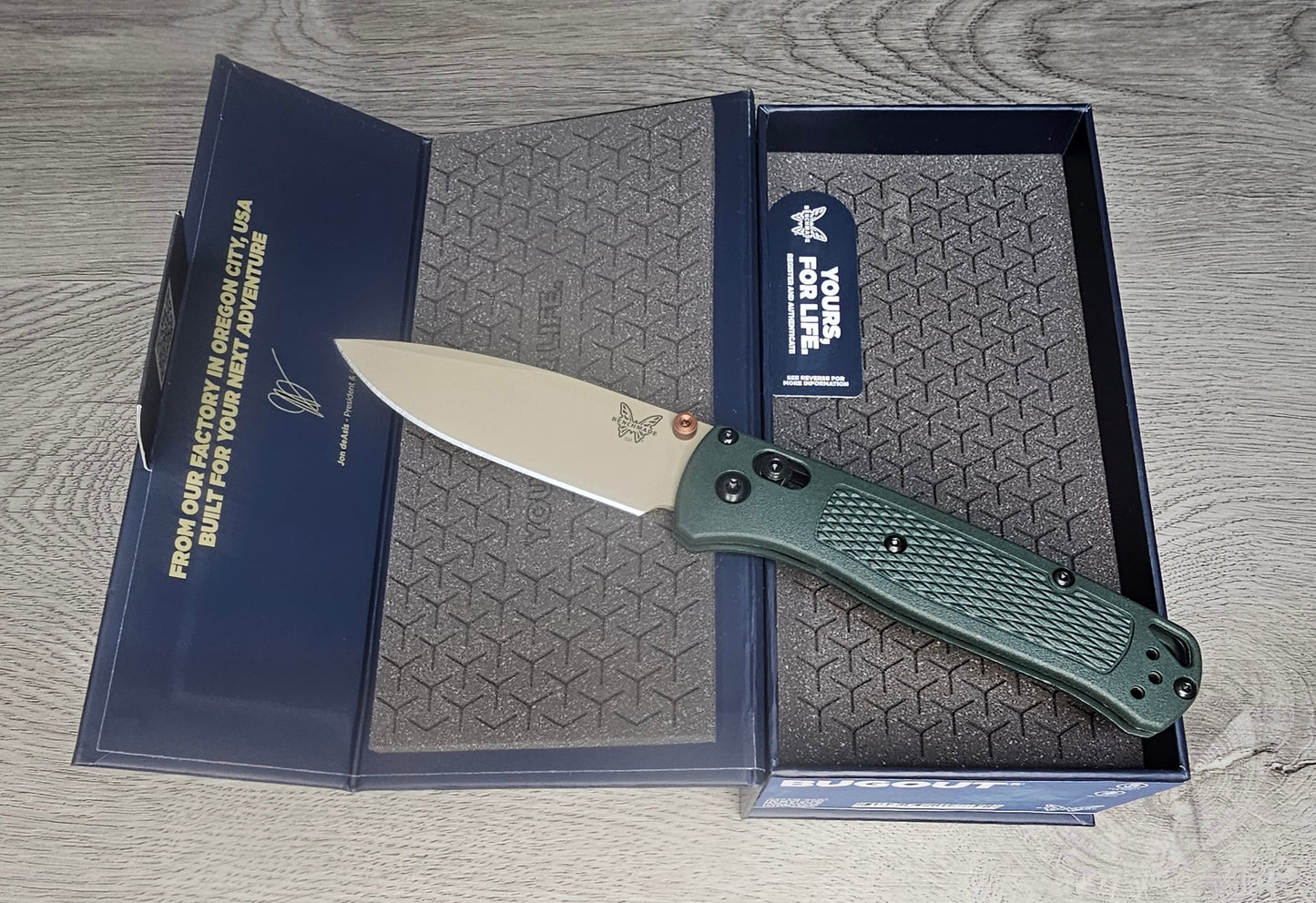 B-USA  535tn-2601  BUGO*T TAIGA GREEN MADE on a BENCH in Oregon