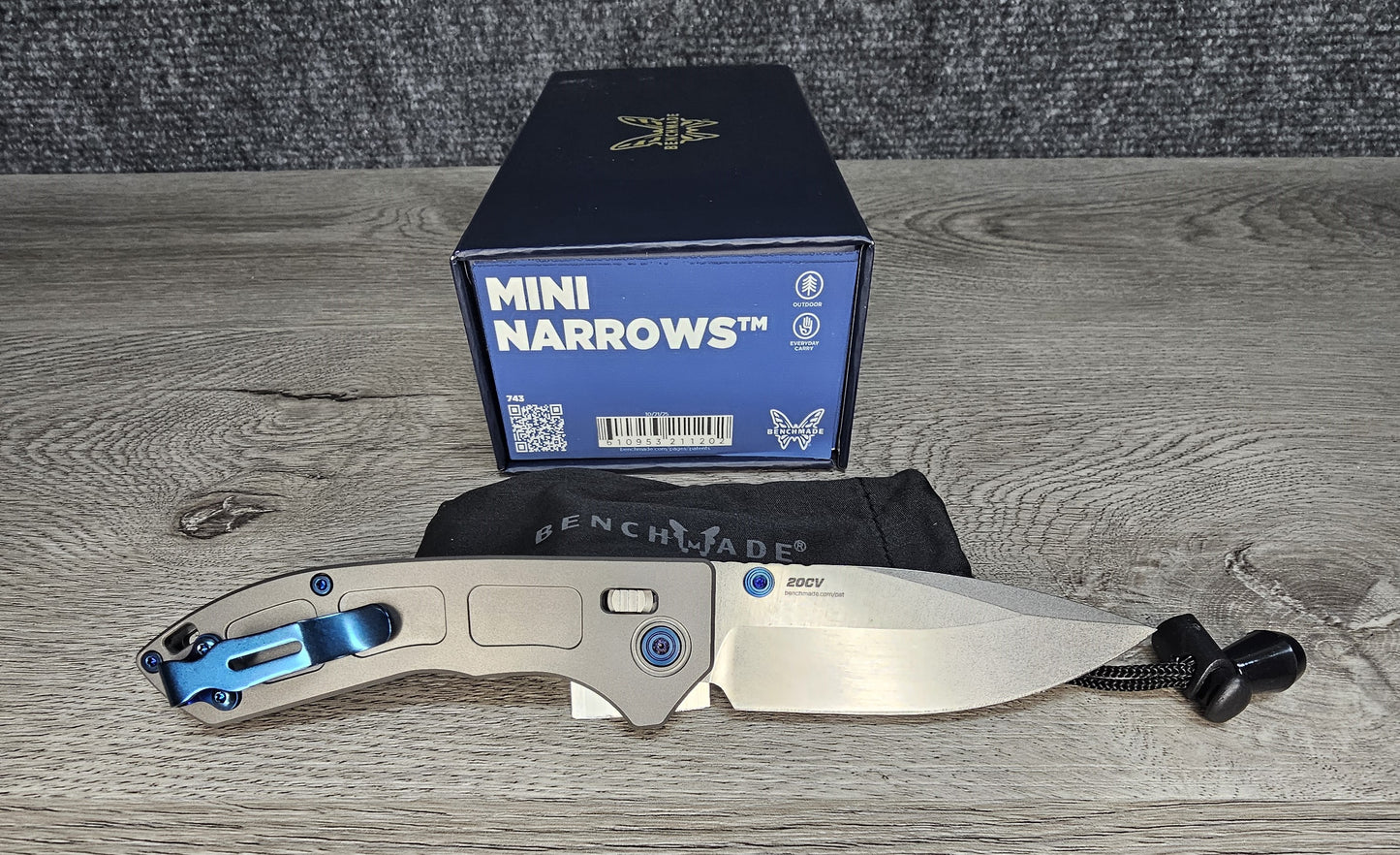B-USA 743 MIN* NAR*OWS GRAY TITANIUM BLUE ACCENTS FOLDING KNIFE MADE on a BENCH in Oregon