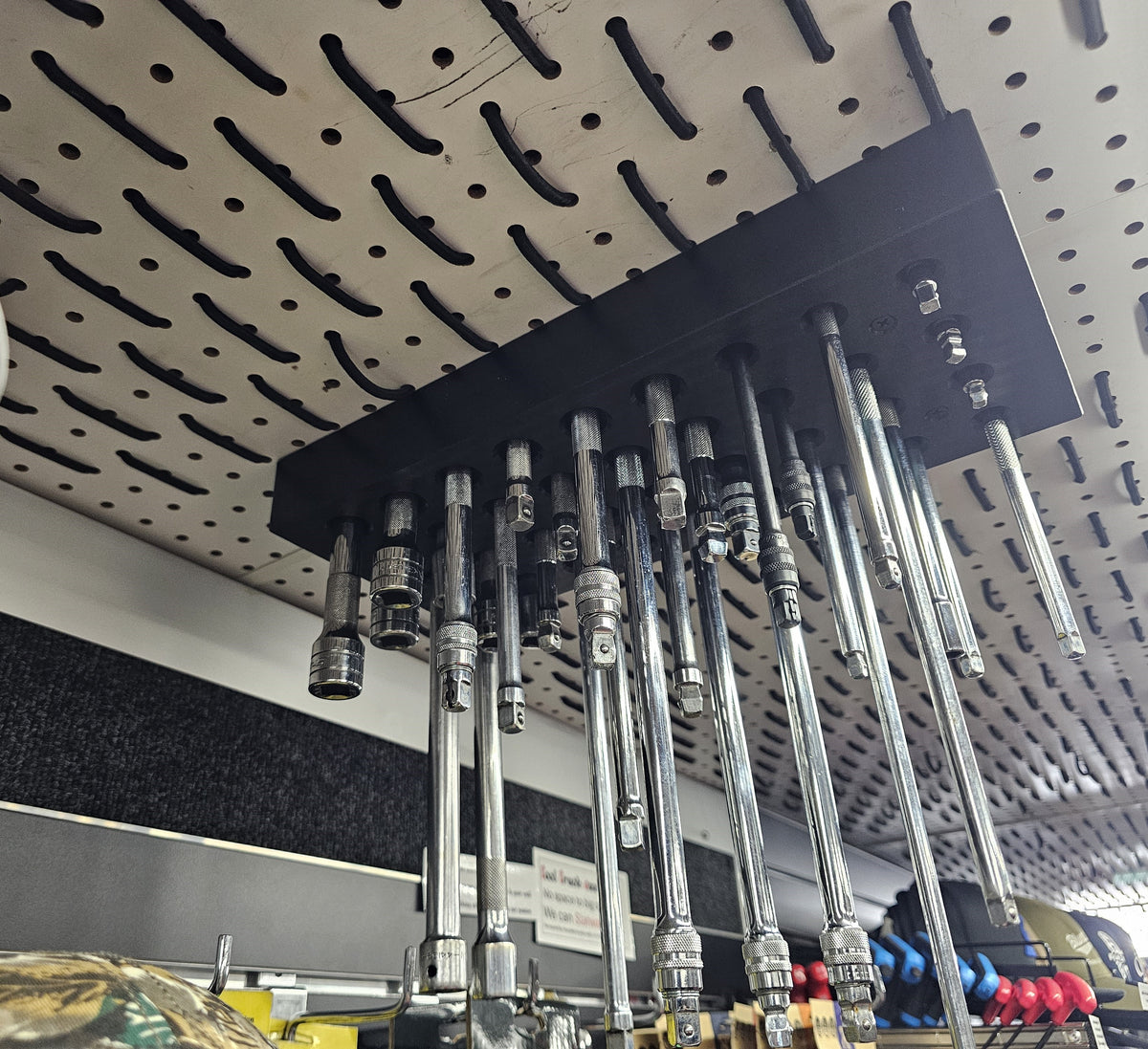 '-MAGNETIC EXTENSION HOLDER HOLDS: 1/4", 3/8", 1/2" EXTENSIONS