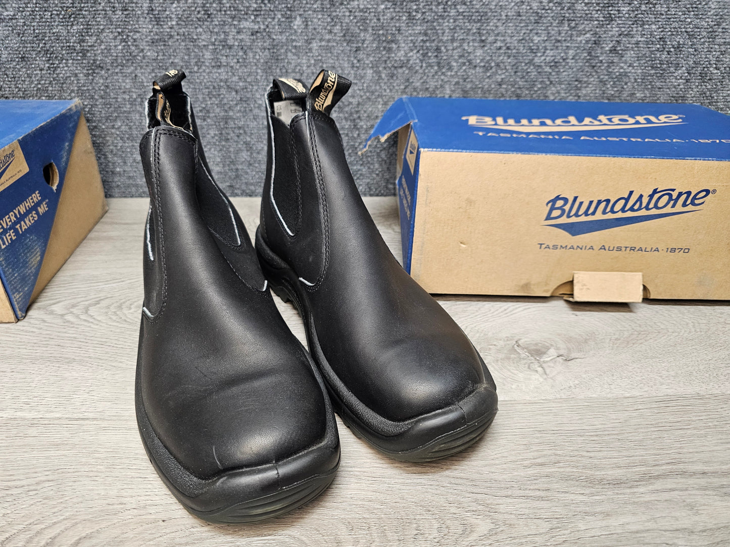 Blundstone boots size 9UK Truck worn box