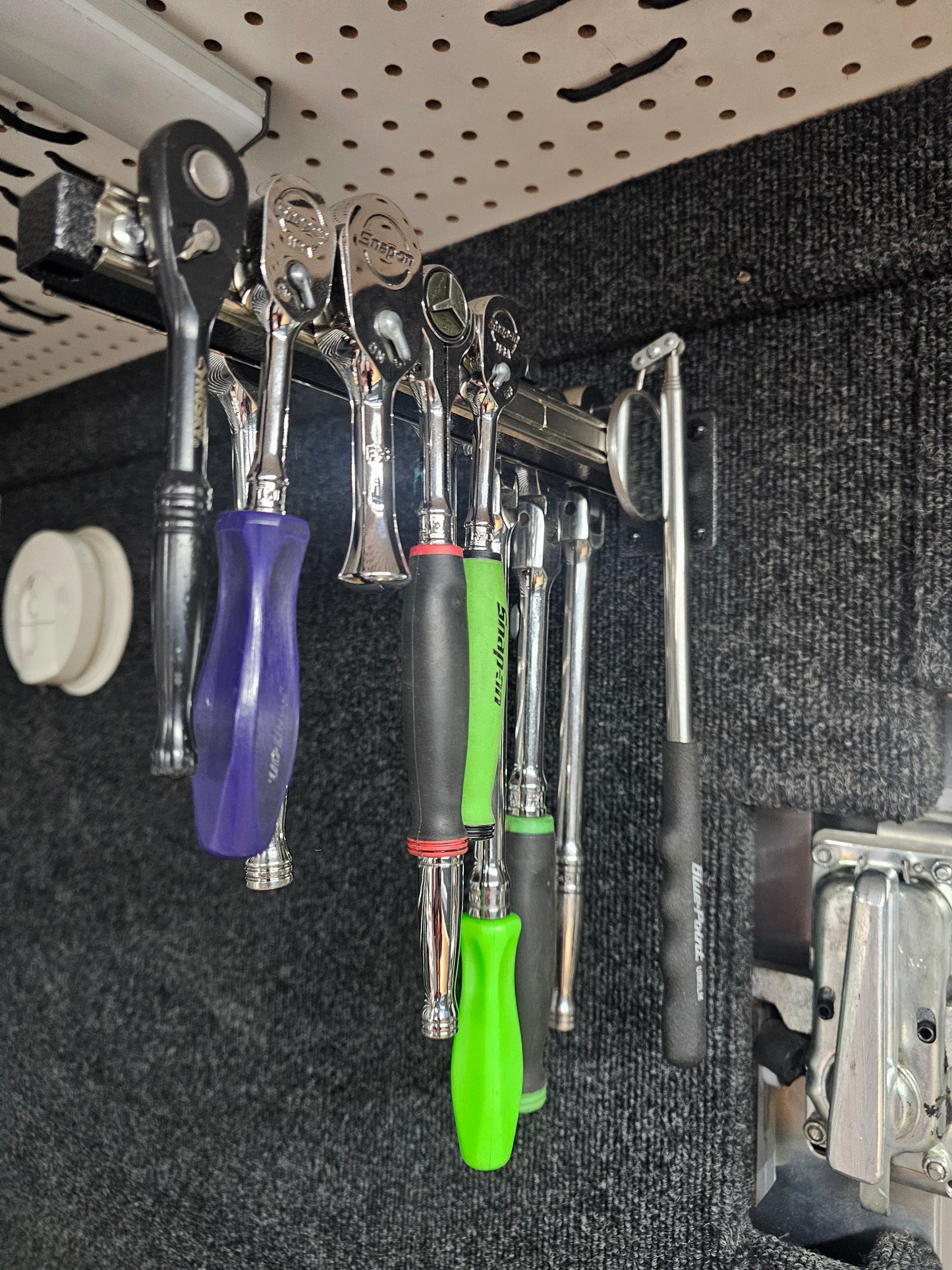 ESSENTIAL MAGNETIC TREE. Screw  in mount for wall or ceiling #SC-MT