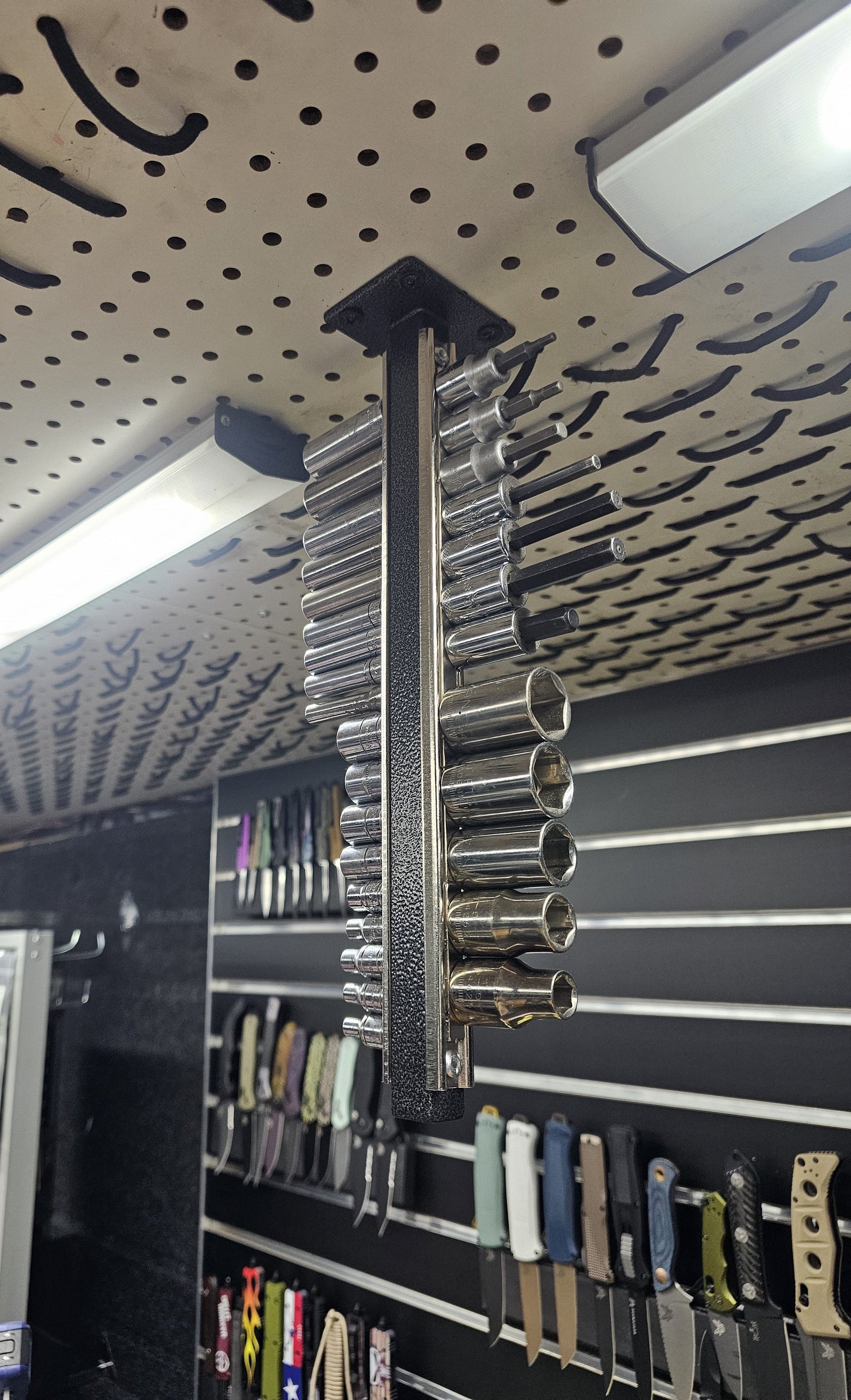 ESSENTIAL MAGNETIC TREE. Screw  in mount for wall or ceiling #SC-MT