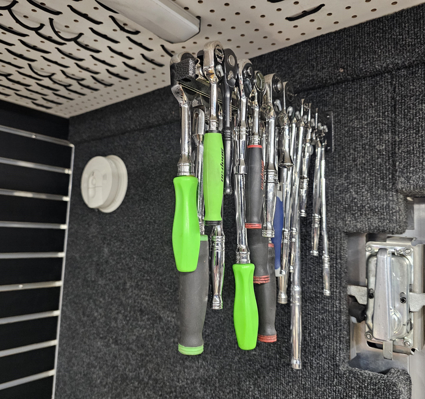 ESSENTIAL MAGNETIC TREE. Screw  in mount for wall or ceiling #SC-MT