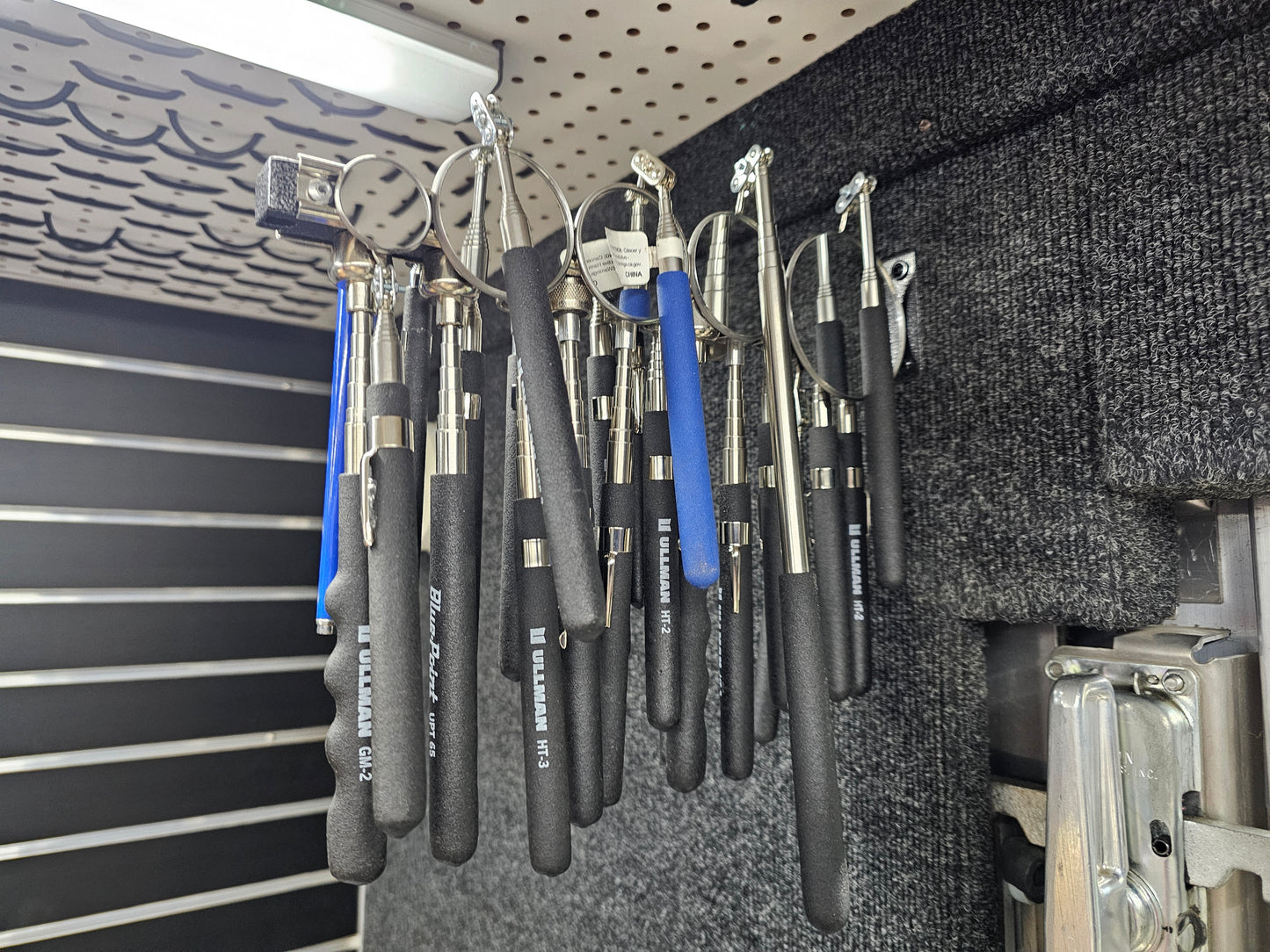 ESSENTIAL MAGNETIC TREE. Screw  in mount for wall or ceiling #SC-MT