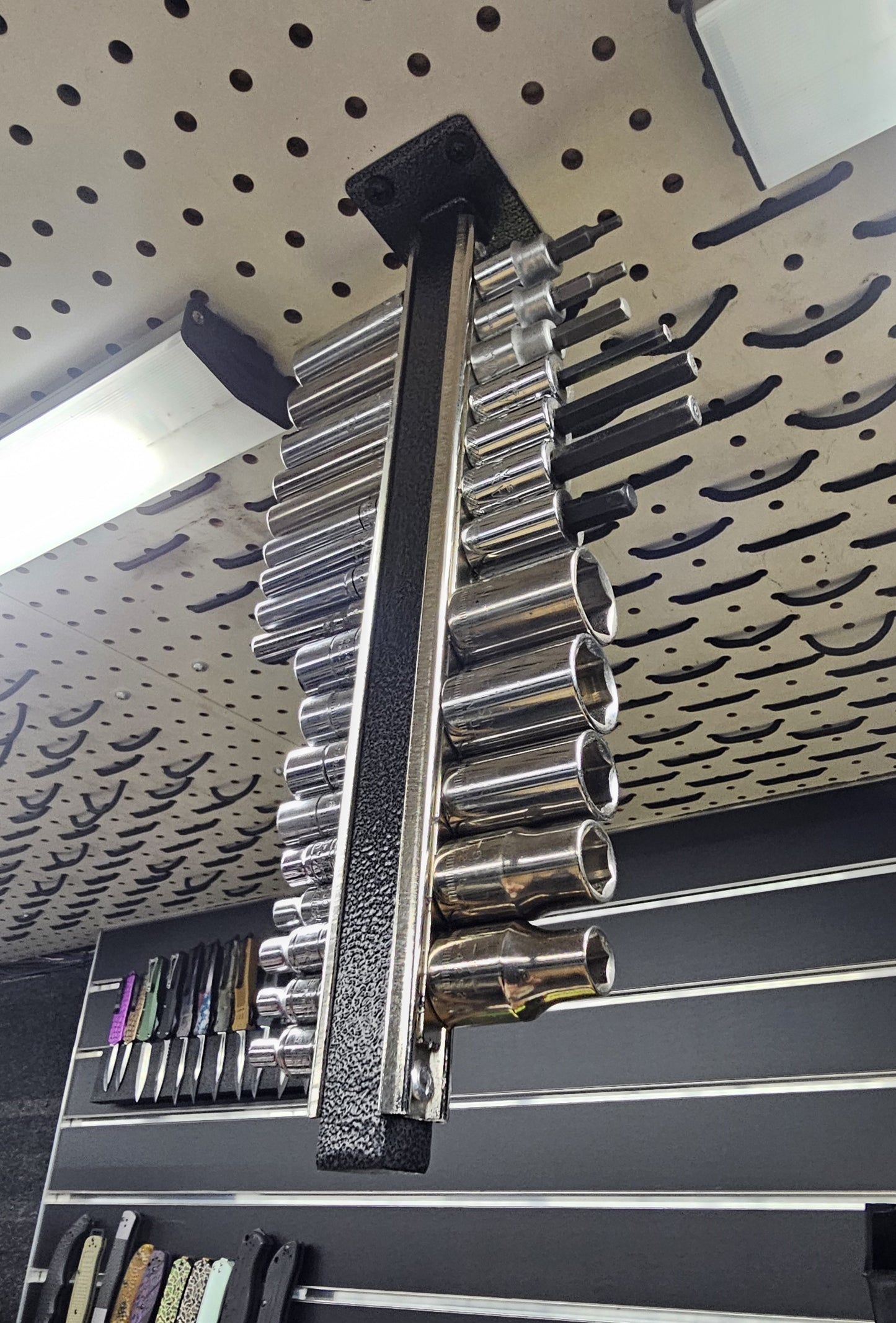 ESSENTIAL MAGNETIC TREE. Screw  in mount for wall or ceiling #SC-MT