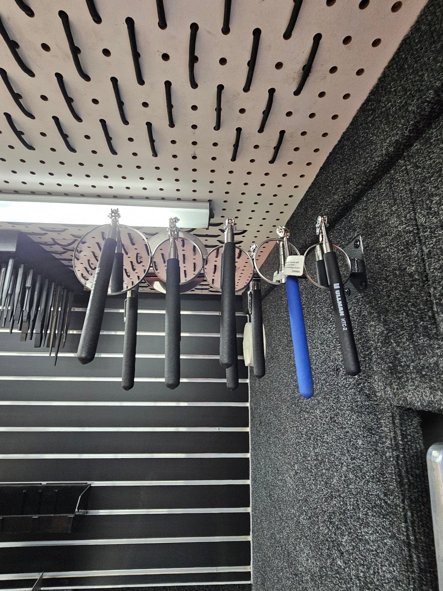 ESSENTIAL MAGNETIC TREE. Screw  in mount for wall or ceiling #SC-MT