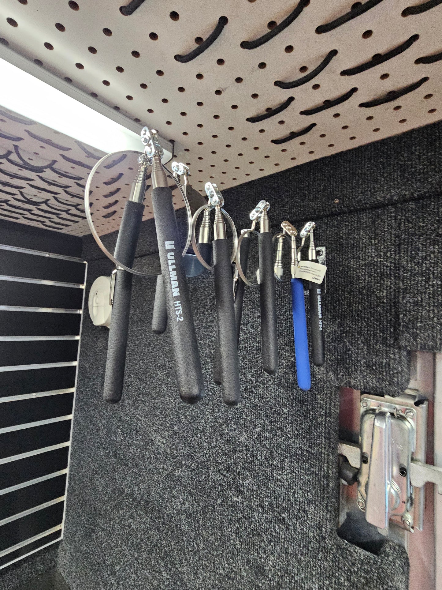 ESSENTIAL MAGNETIC TREE. Screw  in mount for wall or ceiling #SC-MT
